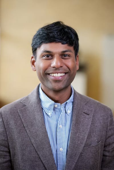 Mr Jesse Panthagani, Consultant Ophthalmologist