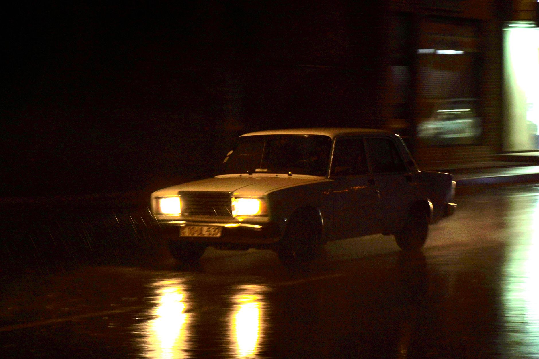 Cataracts and Night Driving: Glare, Haloes and the DVLA Rules